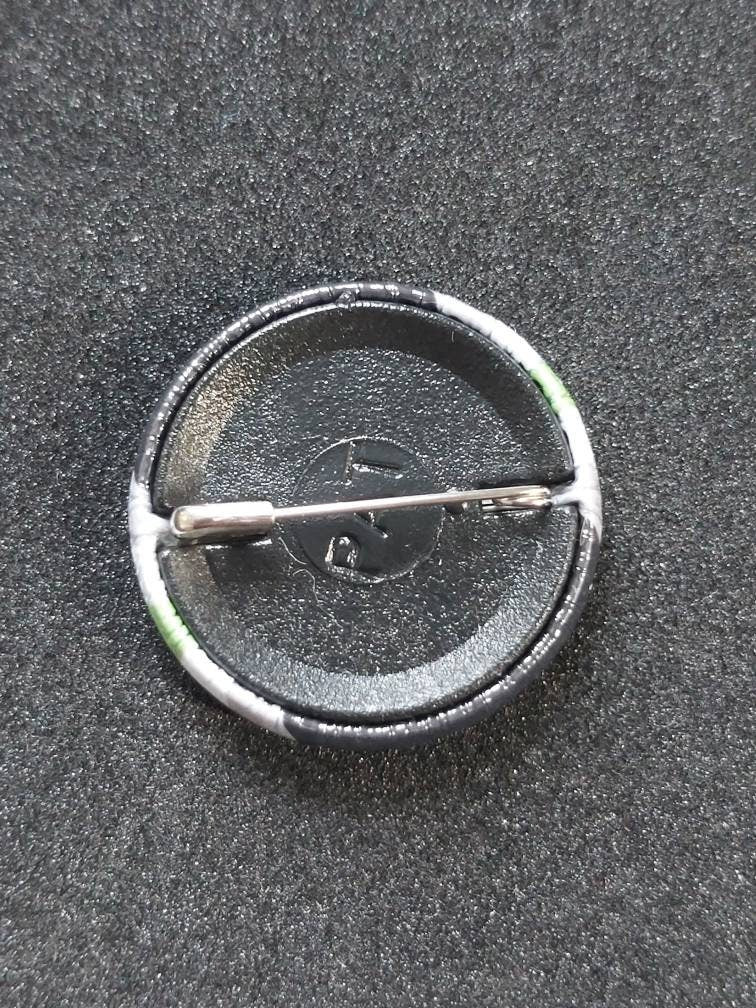 Neutrious lgbtqi+ pride pin